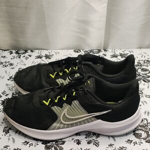 Nike‎ Men's Black and Silver Running Shoes Size 10.5